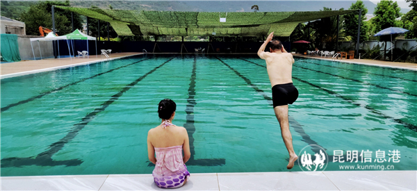 毛家营温泉标准游泳池。