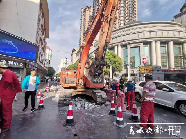 燃气施工 市中心景星街和正义路部分路段围挡了 (1).jpg