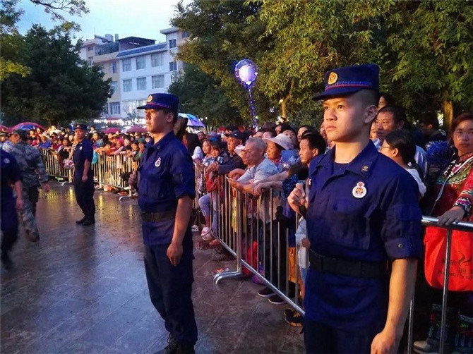 13、禄劝县2019年火把节现场，全力做好安保工作。