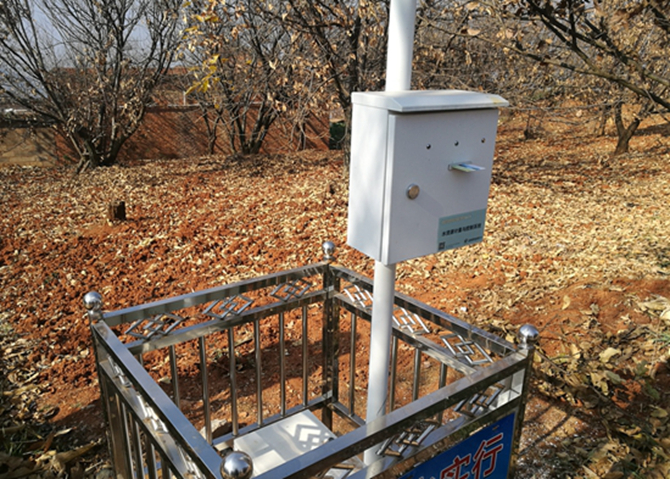 富民县白地山村被确定为省级山区小水网改革试点,农户只需插入卡就可以打水。 富民县白地山村被确定为省级山区小水网改革试点,农户只需插入卡就可以打水。