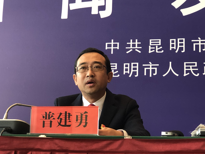 石林县委副书记、县长普建勇 记者顾玲霞摄 石林县委副书记、县长普建勇 记者顾玲霞摄