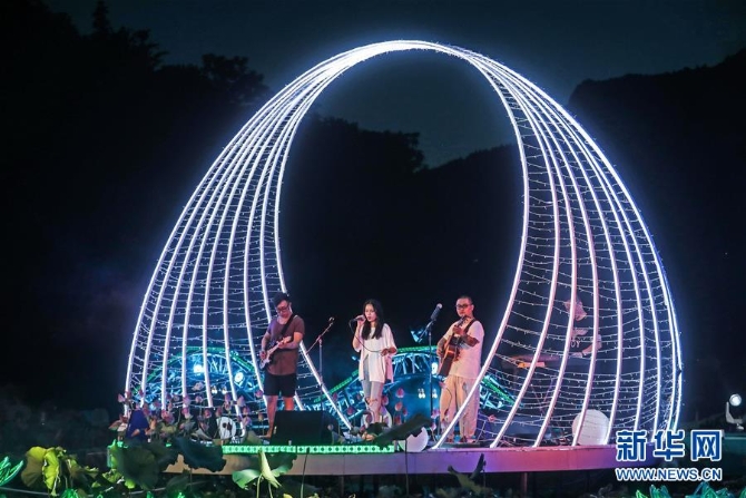 夏日乡村举办“荷塘乐色”音乐会 (社会)(6)夏日乡村举办“荷塘乐色”音乐会