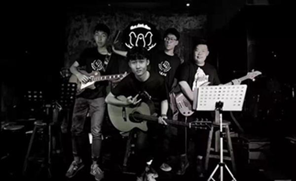“明日青年”乐队的四个少年 “明日青年”乐队的四个少年