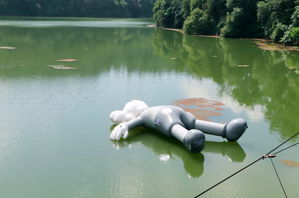 图片一 身长10米的XX眼Kaws·Copmanion巨型公仔 图片一 身长10米的XX眼Kaws·Copmanion巨型公仔