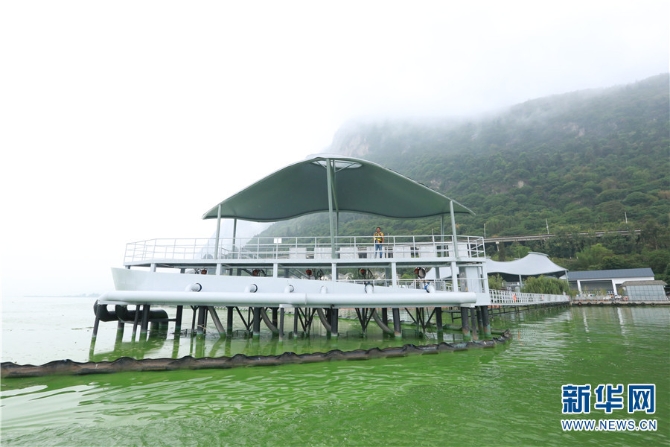 6好在这样的状况得到改观。2011年,昆明市滇池管理局建成投运了专门用于湖库蓝藻水华处理站——龙门藻站,2012年,该站移交至昆明滇池投资有限责任公司管理运行,昆明滇池湖泊治理开发有限公司为代建单位。 6好在这样的状况得到改观。2011年,昆明市滇池管理局建成投运了专门用于湖库蓝藻水华处理站——龙门藻站,2012年,该站移交至昆明滇池投资有限责任公司管理运行,昆明滇池湖泊治理开发有限公司为代建单位。