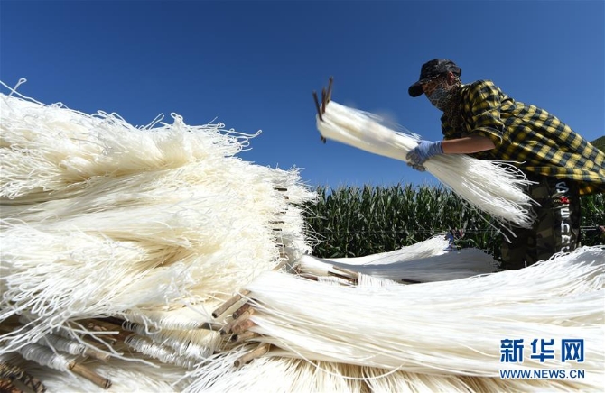 (壮丽70年·奋斗新时代——记者再走长征路·图文互动)(1)一根粉条里的初心