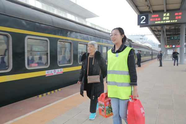 铁路助推云南河口从小城变大口岸。刘昊亮 摄2