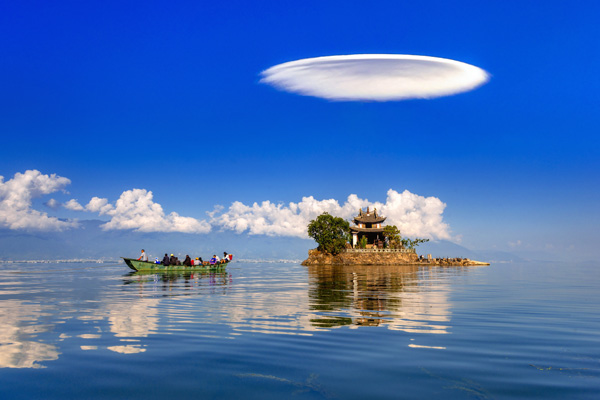 天蓝水净。供图