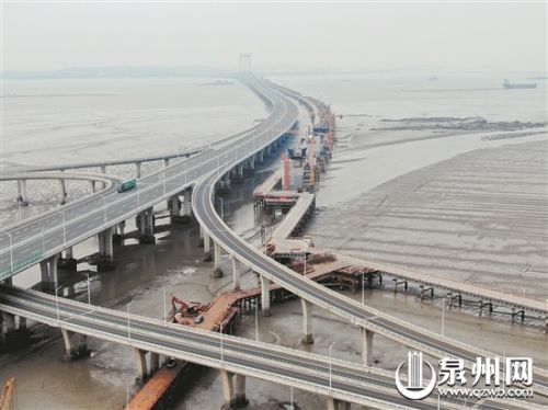泉州湾跨海大桥主栈桥与沿海大通道处支栈桥完成连接