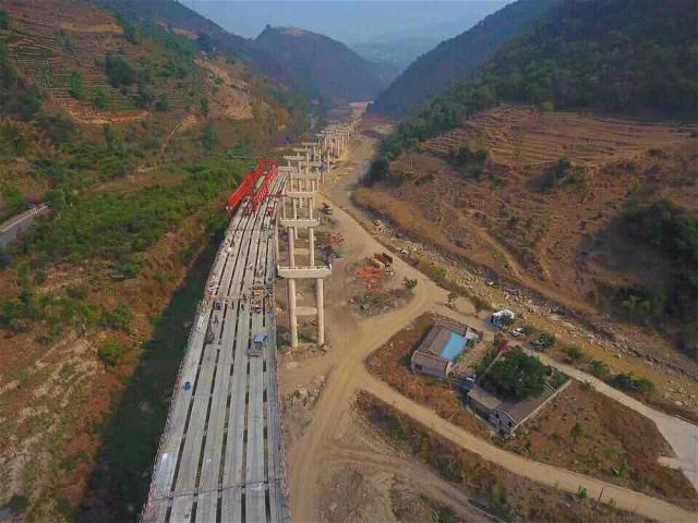 云南临沧第一条县域高速今年底通车!云县至凤庆只需20分钟.jpg