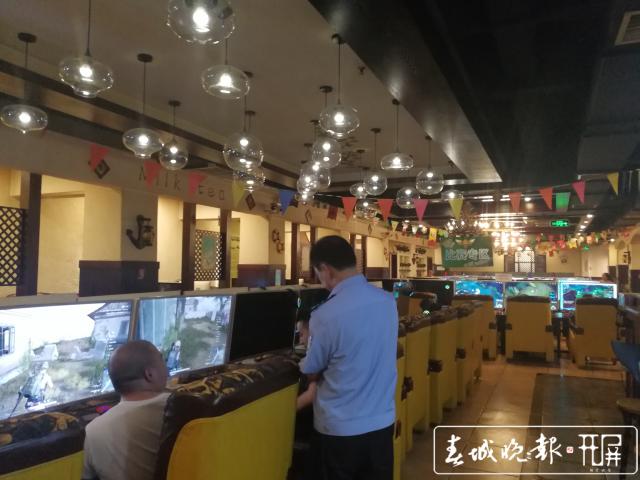 人证合一！曲靖网吧上网刷“脸卡” 全省率先实现网吧“人脸识别”全覆盖.jpg