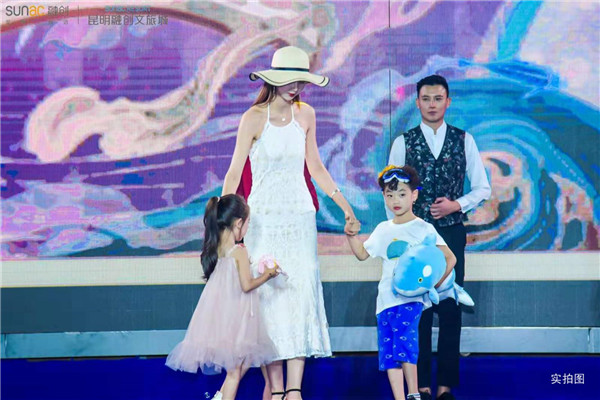 “海世界”乐园情景走秀 “海世界”乐园情景走秀