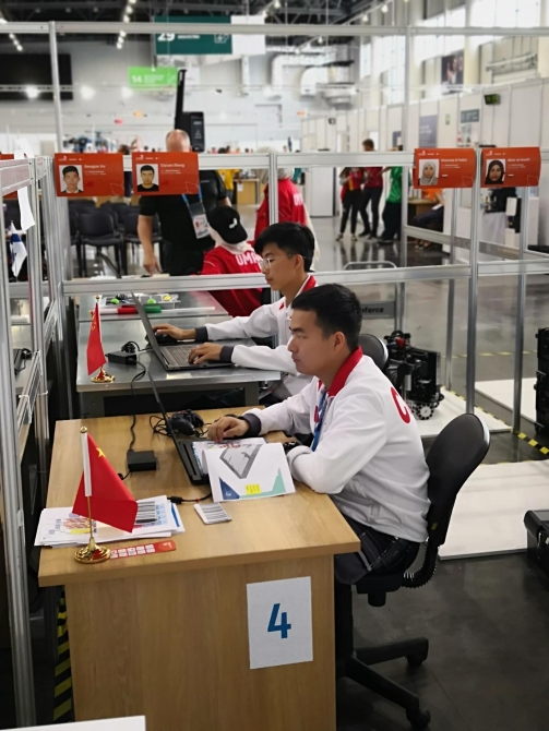 郑棋元在比赛中 郑棋元在比赛中