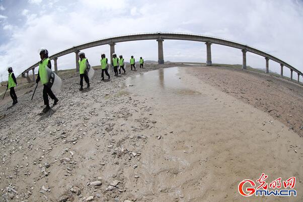【边疆党旗红】冰雪铸忠魂 赤诚护“天路” 【边疆党旗红】冰雪铸忠魂 赤诚护“天路”