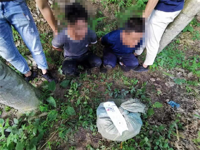 两名犯罪嫌疑人被抓获。供图