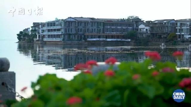 老外到大理洱海寻找“诗和远方”，可这里的客栈怎么关了大半？