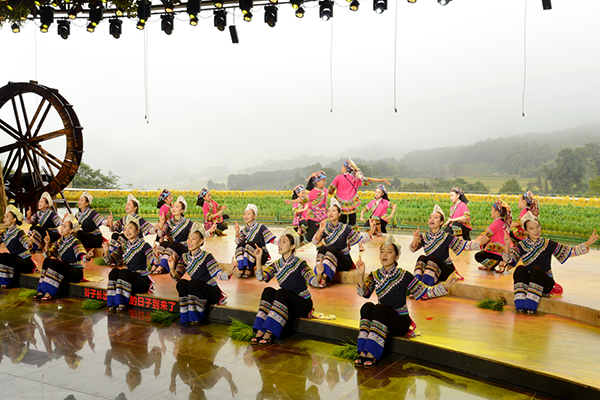 演出现场 朱应忠 摄 演出现场 朱应忠 摄