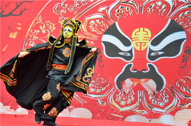 川剧变脸表演。