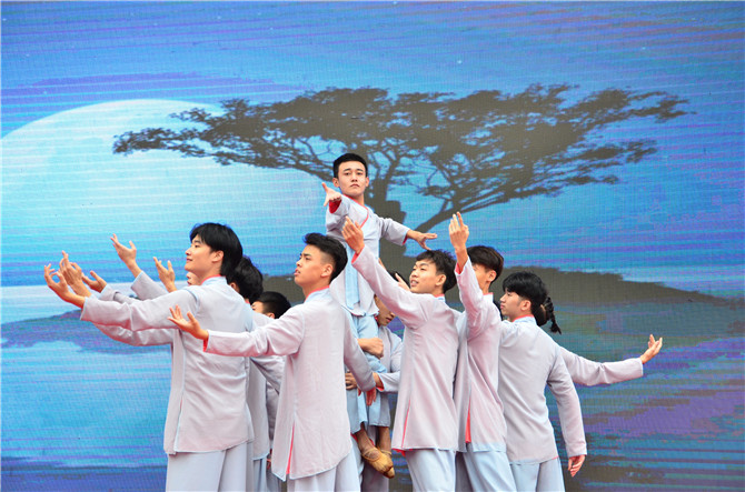 精彩文艺演出。