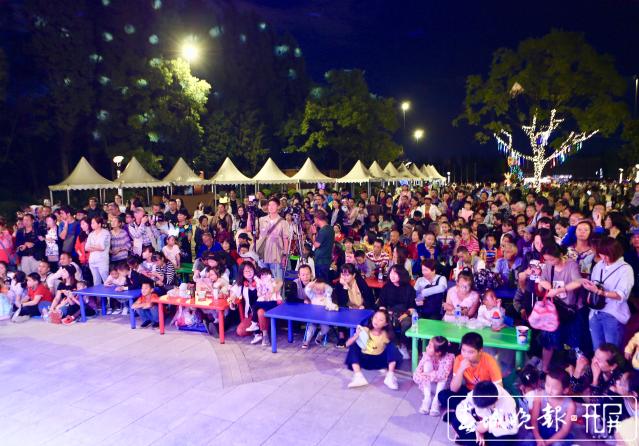 大观公园中秋变网红 2万人共度奇妙夜 (2).jpg