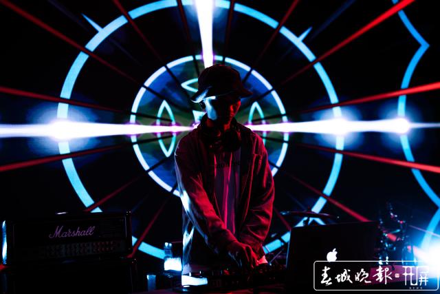 大观公园中秋变网红 2万人共度奇妙夜 (8).jpg