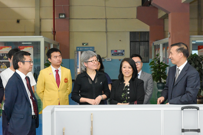 参观第45届世赛移动机器人集训基地