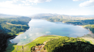 青山环绕的清水海一级保护核心区实现无人居住。 记者周密摄 青山环绕的清水海一级保护核心区实现无人居住。 记者周密摄