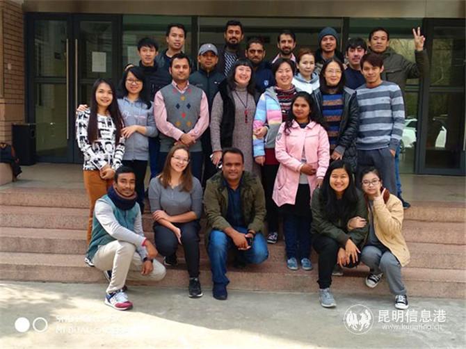 2 Kabir Md Alamgir和他的朋友们。供图