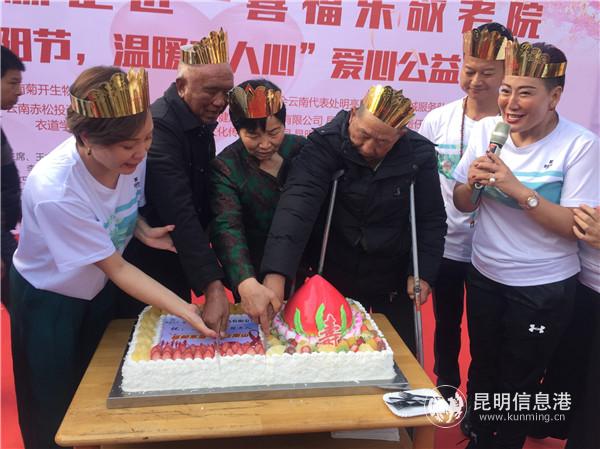 现场切蛋糕 现场切蛋糕