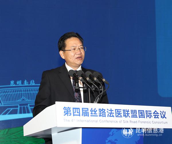 云南省科技厅副厅长、省外国专家局局长阮朝奇致辞。谢建平 摄 云南省科技厅副厅长、省外国专家局局长阮朝奇致辞。谢建平 摄