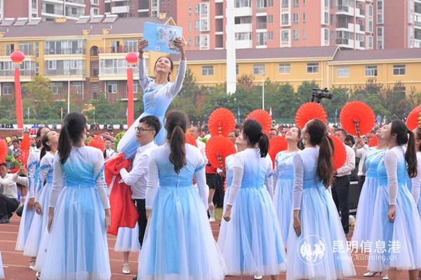 各乡镇街道、县直机关单位和学生代表方队9 各乡镇街道、县直机关单位和学生代表方队9