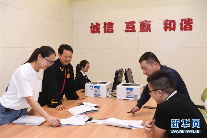 (新华全媒头条·图文互动)(8)开启法治中国新时代——以习近平同志为核心的党中央推进全面依法治国纪实