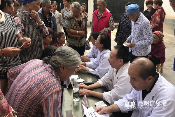 开展义诊活动。供图