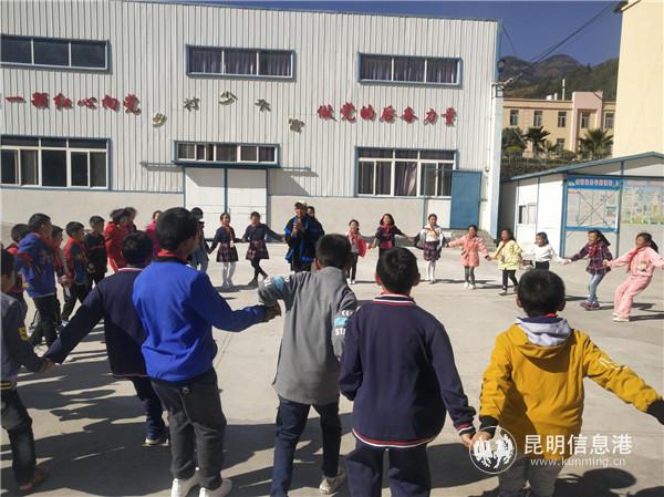 图十 学校乡村少年宫活动 图十 学校乡村少年宫活动