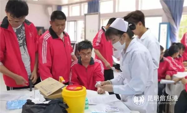 为学校新生入学体检。供图 为学校新生入学体检。供图