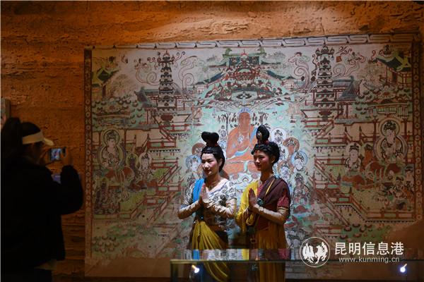 敦煌壁画艺术精品展受到观众欢迎