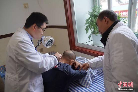 郭卫与儿子郭兴隆切磋