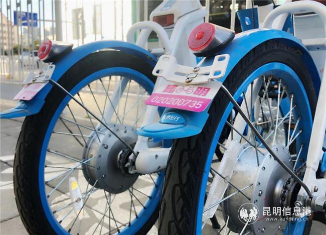 哈啰助力车车尾安装城管牌照