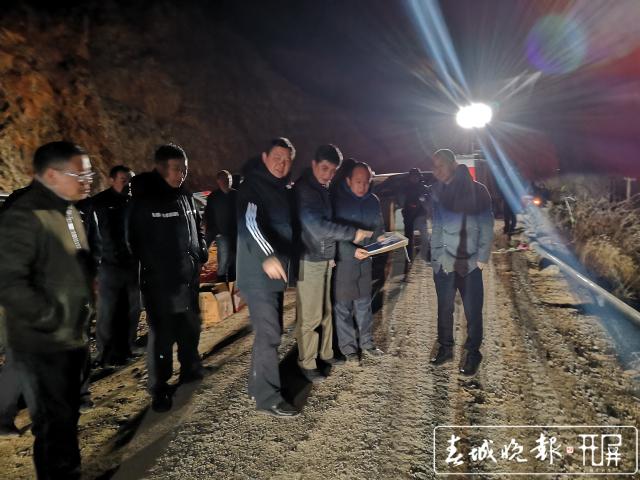 昭通巧家面包车翻下山谷5名遇难者遗体被找到.jpg