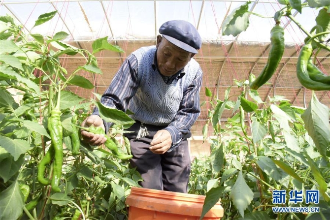 （在习近平新时代中国特色社会主义思想指引下——新时代新作为新篇章·总书记关切脱贫事·决胜贫困·图文互动）（3）易地扶贫搬迁：助力“跨越式”奔小康
