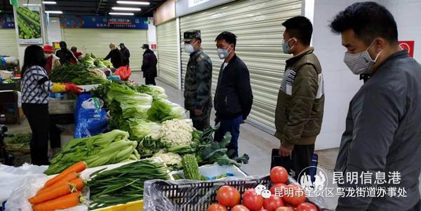 14.乌龙街道对辖区集贸市场疫情防控期间市场保供情况及食品安全情况进行调查。