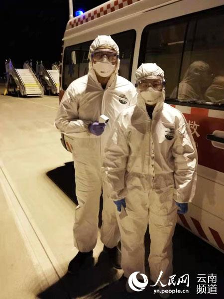 【我在防疫一线】机场逆行的一线医护人员:"总得有人站出来"【2】