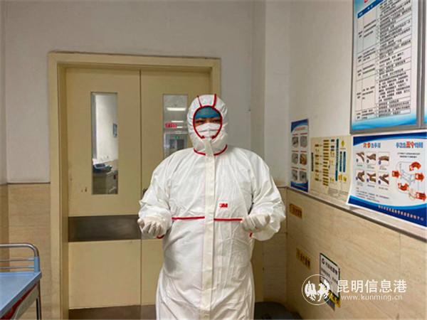 准备进入隔离病房的董昊 准备进入隔离病房的董昊