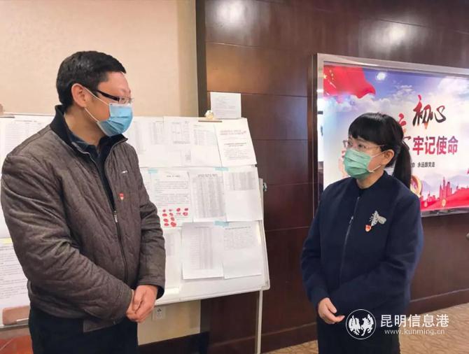 在疫情防控专班临时党支部了解工作开展情况 在疫情防控专班临时党支部了解工作开展情况