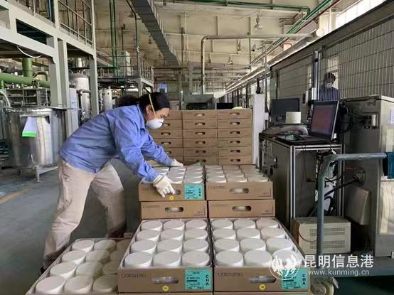 工作人员全程佩戴口罩复工，供图。通讯员李昊澄 陶红艳1