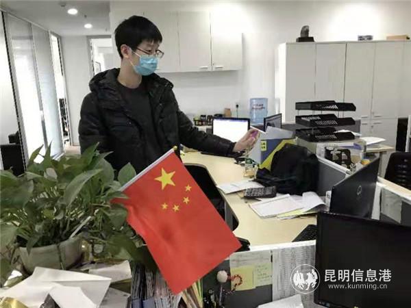 工作人员全程佩戴口罩复工，供图。通讯员李昊澄 陶红艳2