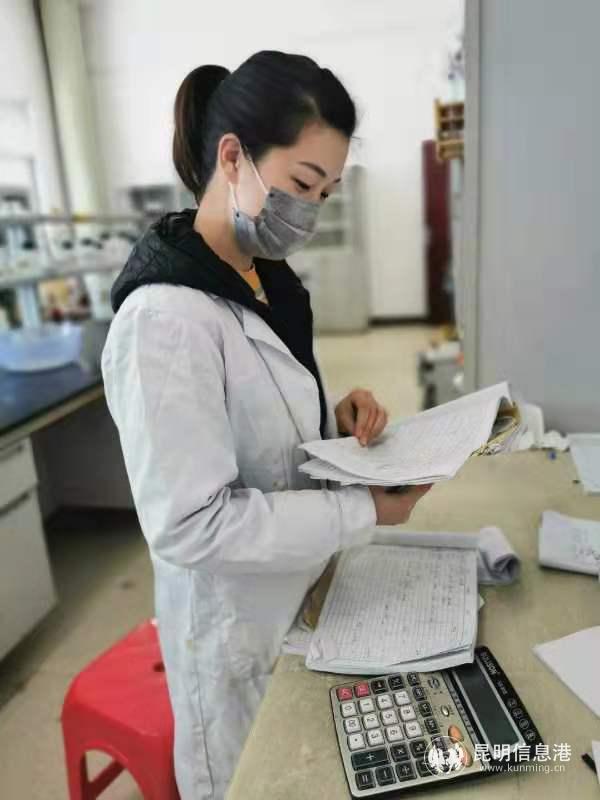 工作人员全程佩戴口罩复工，供图。通讯员李昊澄 陶红艳3