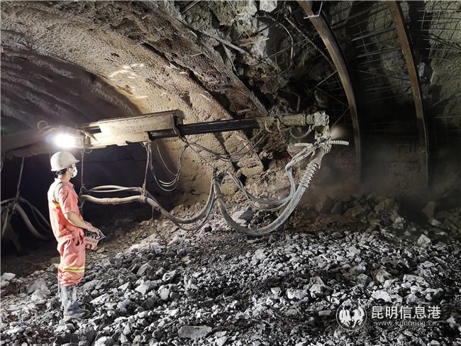 中老铁路立新隧道贯通。供图 通讯员王一翔 王鹏 张伟明 崔静静1