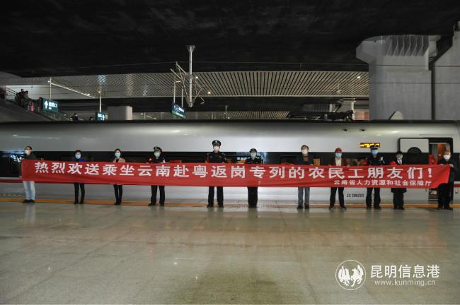 05迎送务工人员 供图5