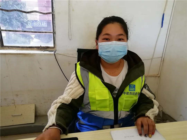 杨慧琴（盘龙厂机操工）